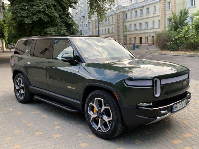 Rivian R1S - фото 3