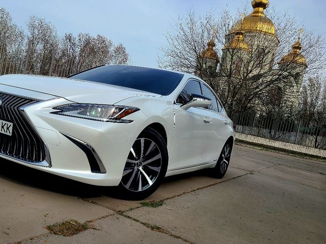 Lexus ES - зображення 1