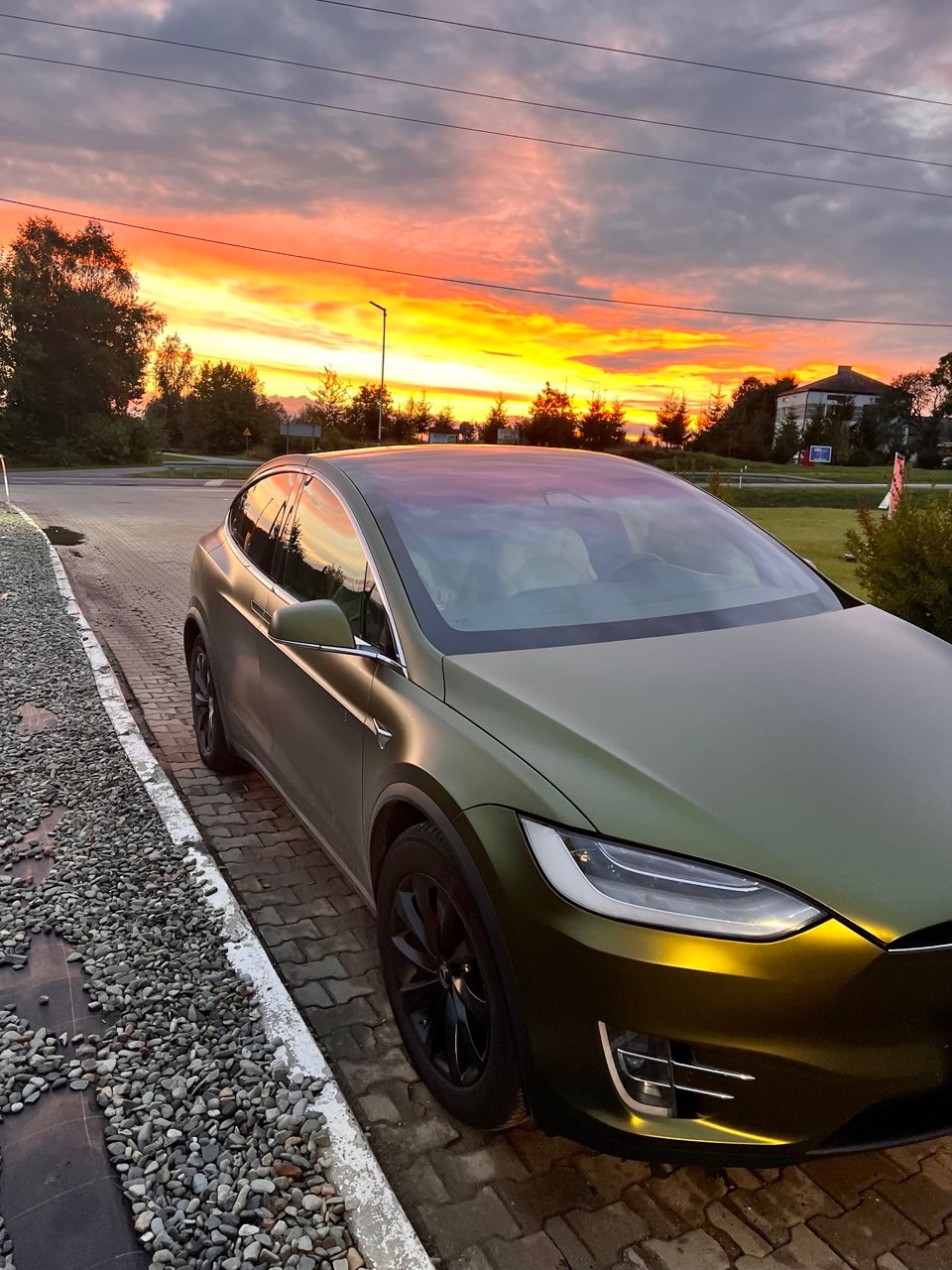 Tesla Model X - фото 1