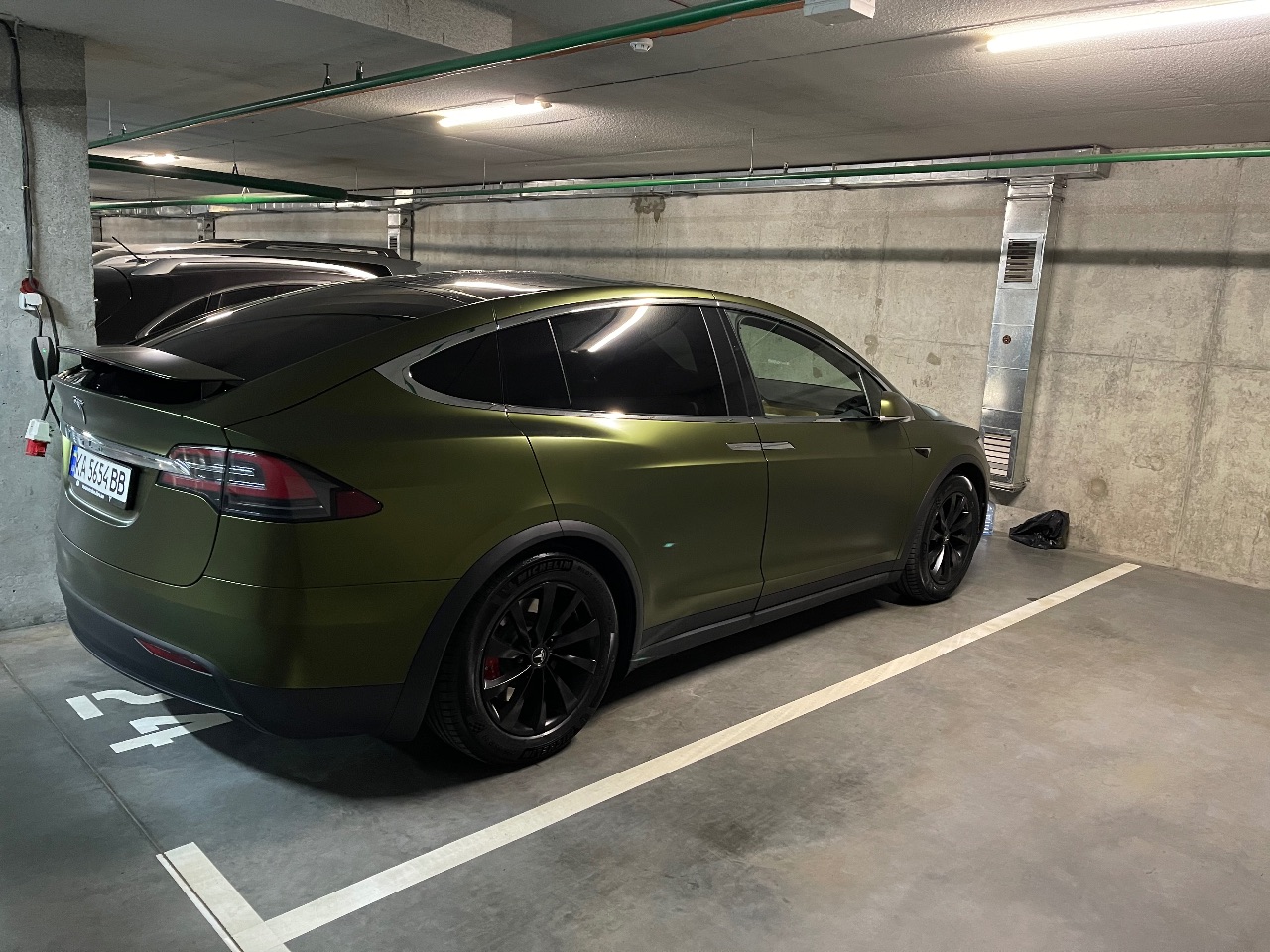 Tesla Model X - фото 12