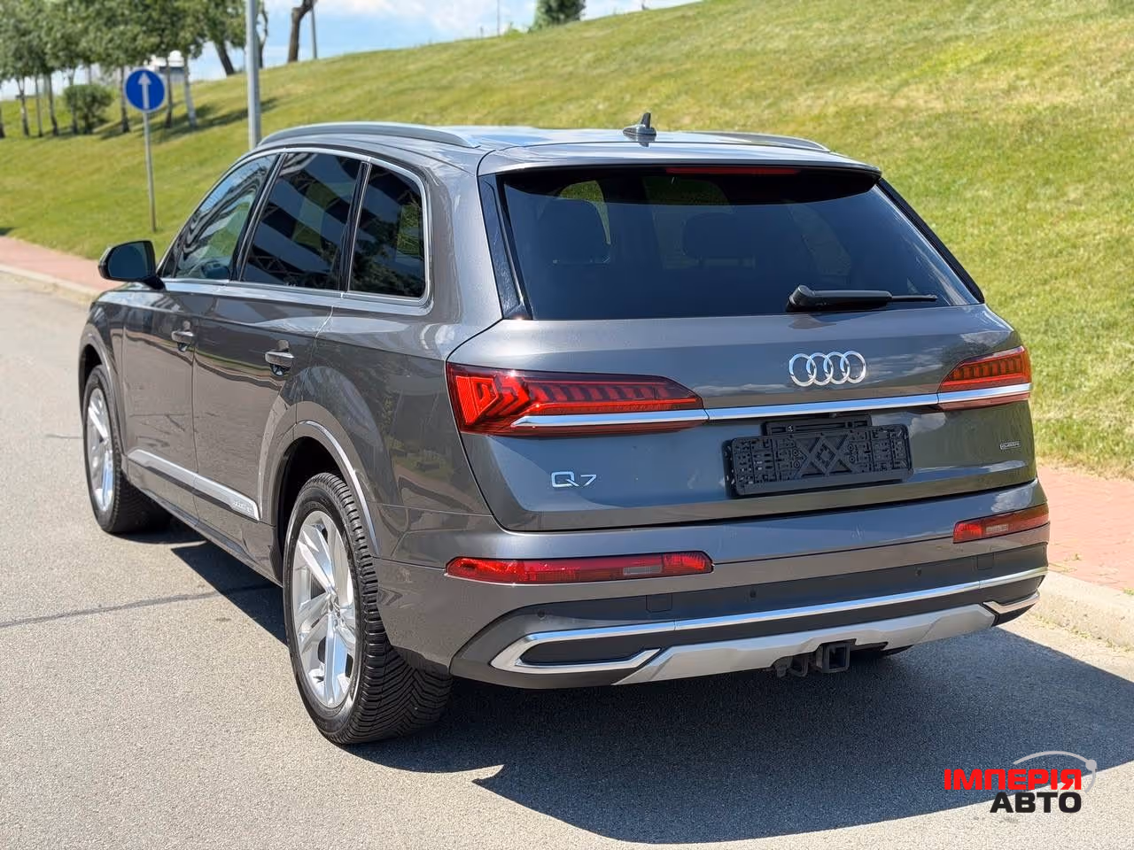 Audi Q7 - фото 10