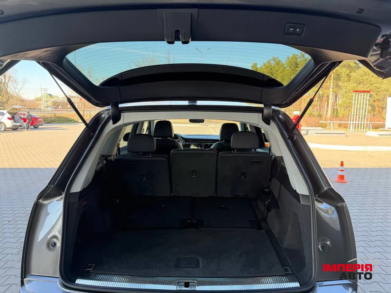 Audi Q7 - фото 48