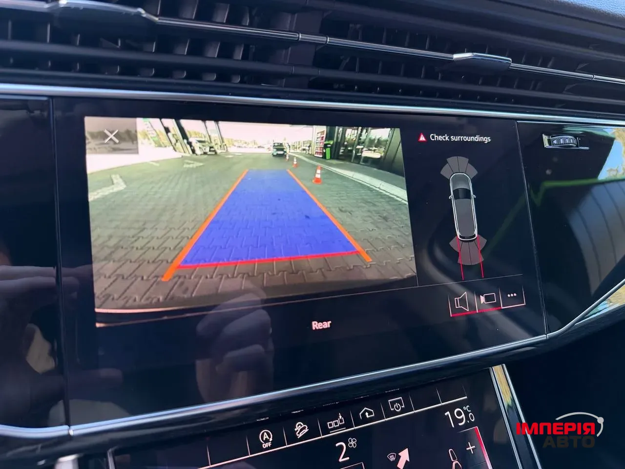 Audi Q7 - фото 44