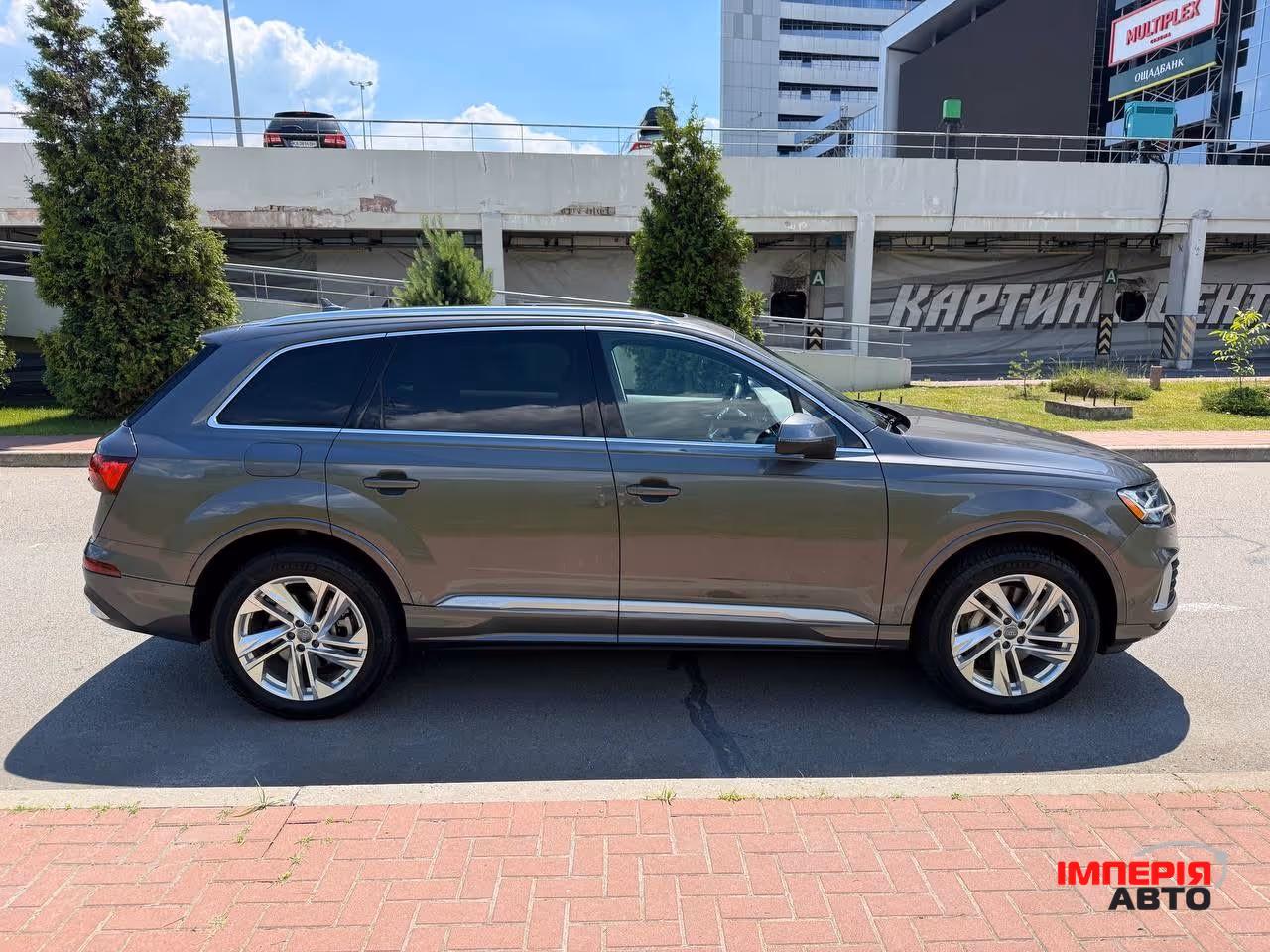 Audi Q7 - фото 9
