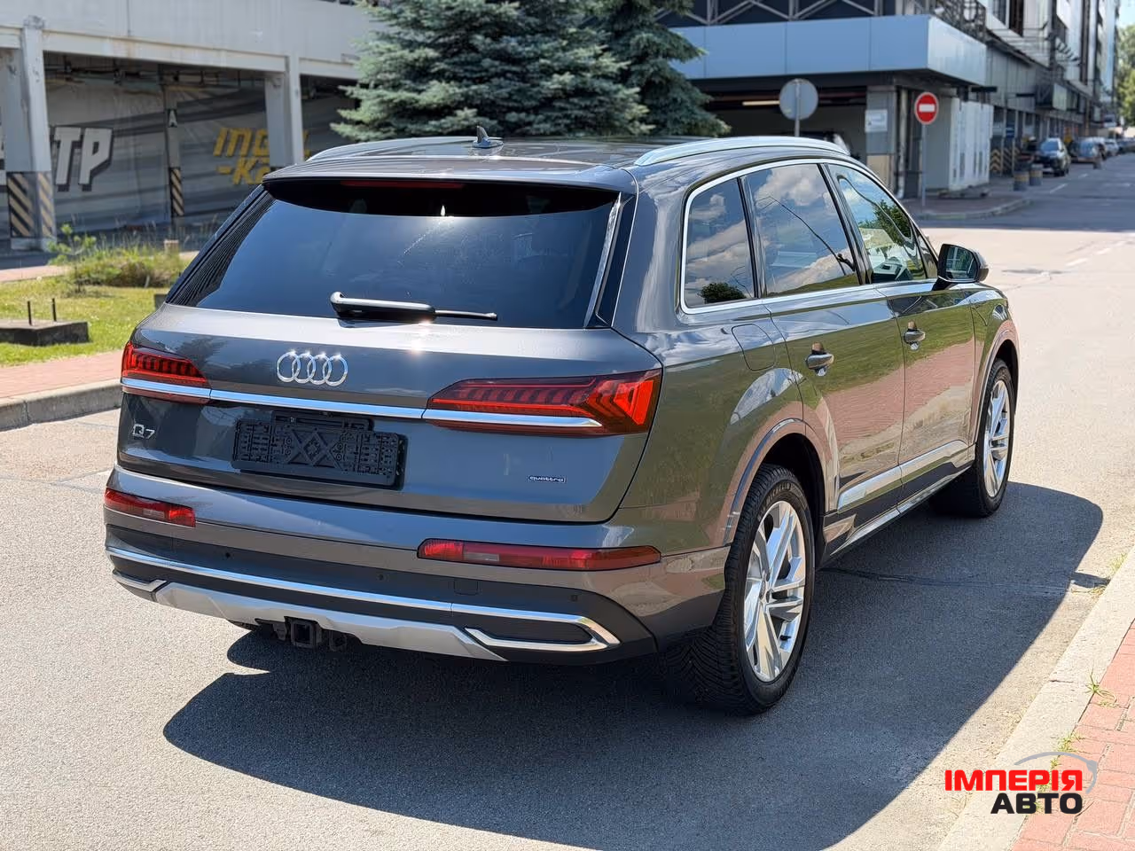 Audi Q7 - фото 8