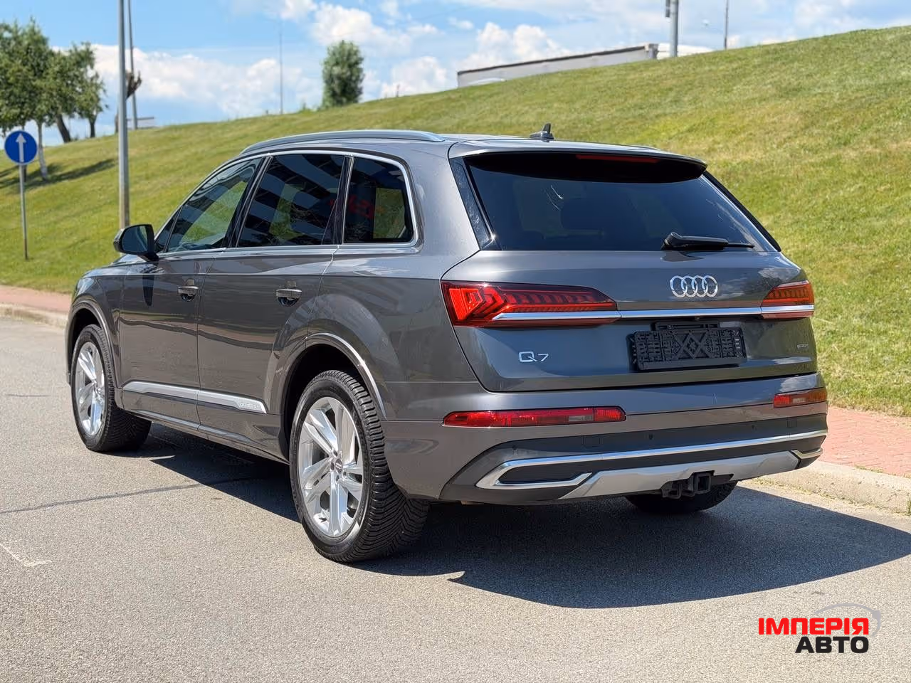 Audi Q7 - фото 13