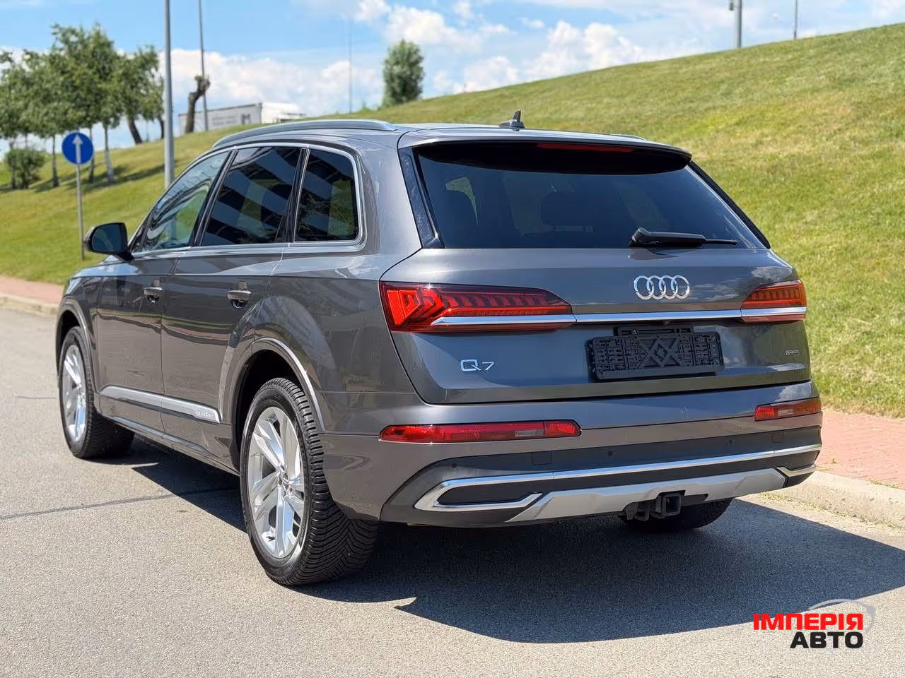 Audi Q7 - фото 14