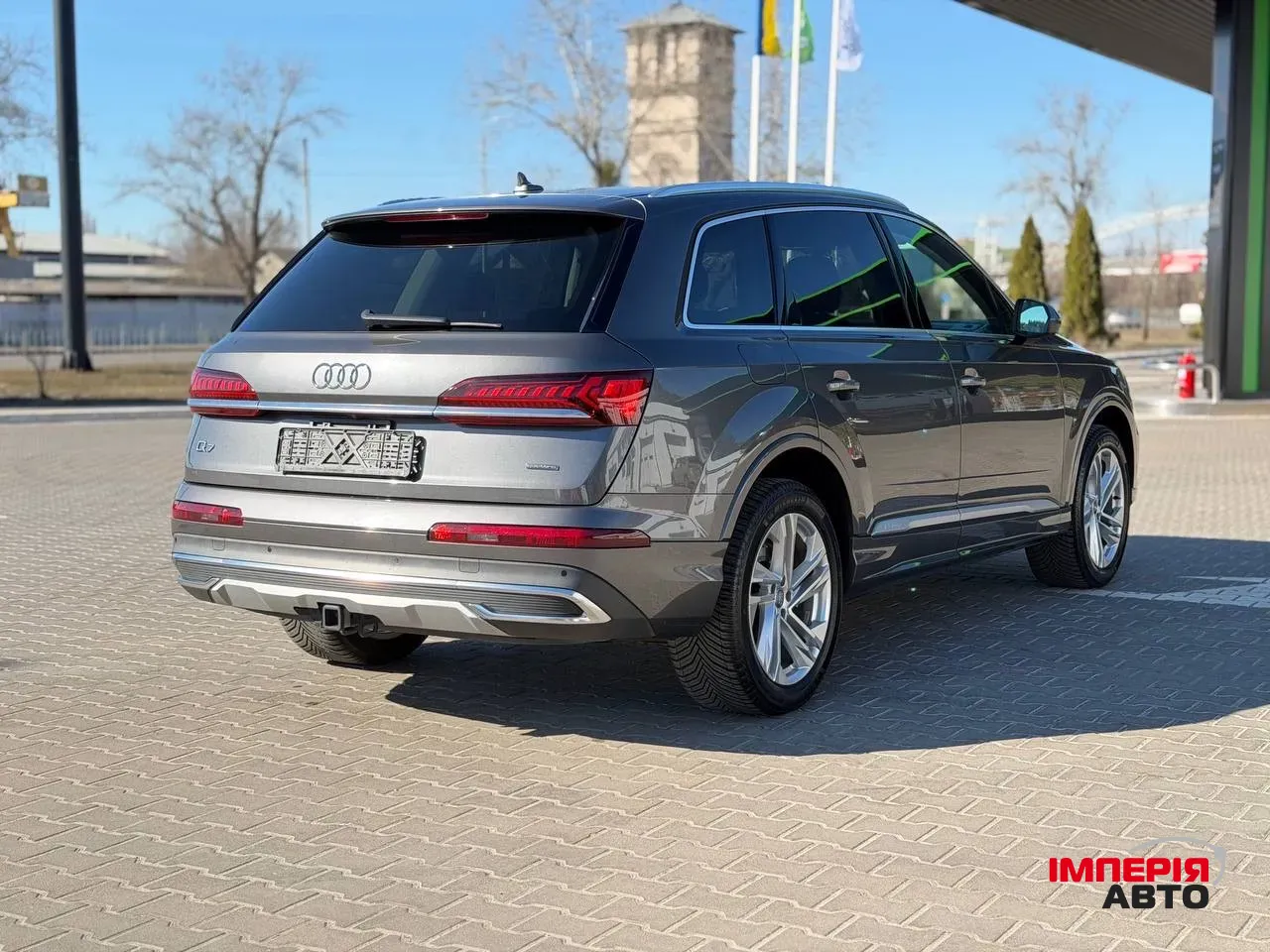 Audi Q7 - фото 11