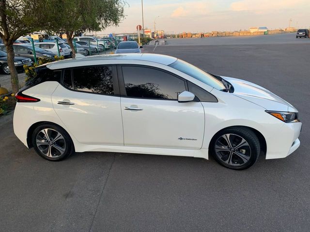 Nissan Leaf - фото 1