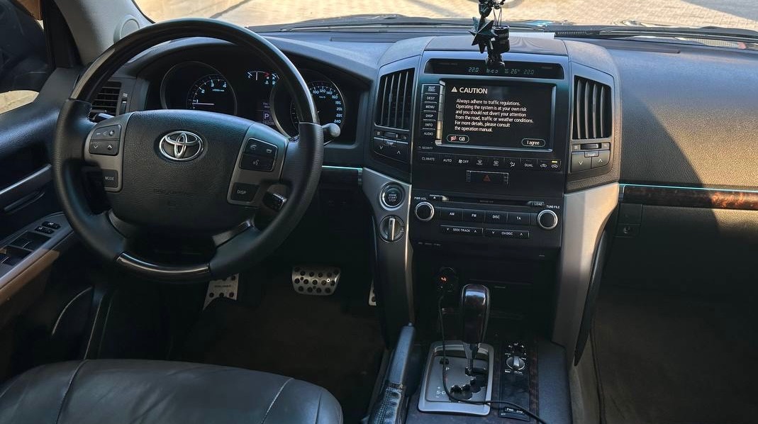 Toyota Land Cruiser - фото 6