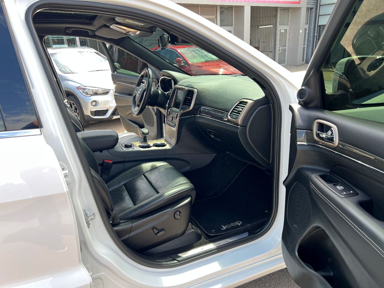 Jeep Grand Cherokee - фото 25