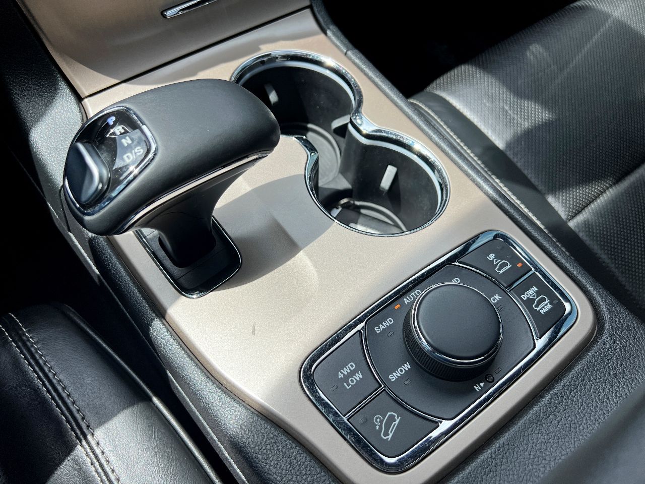 Jeep Grand Cherokee - фото 24