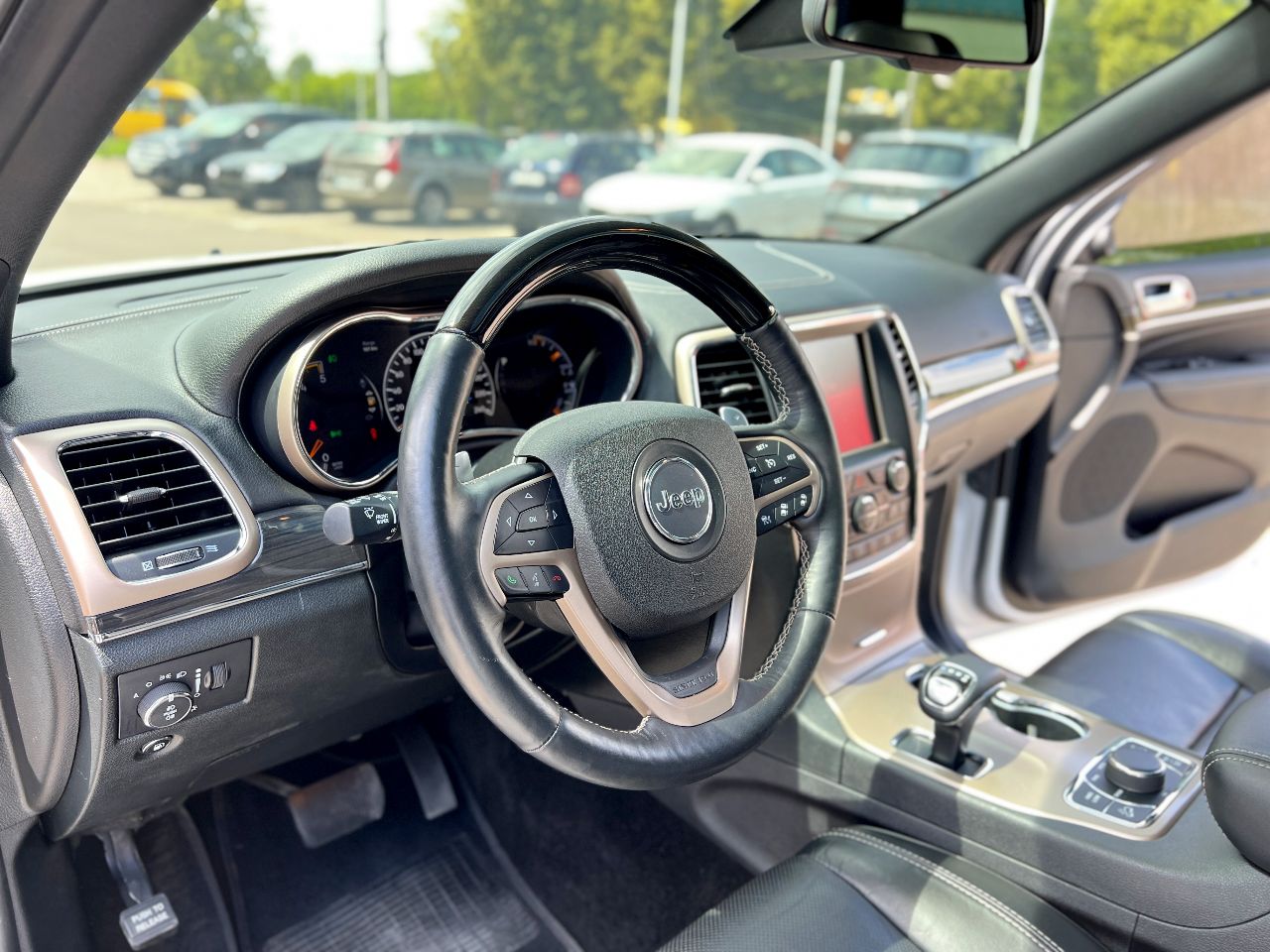 Jeep Grand Cherokee - фото 12