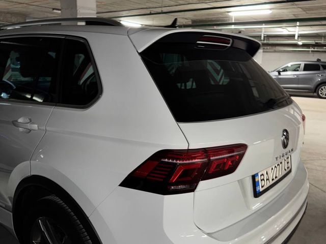 Volkswagen Tiguan - фото 4