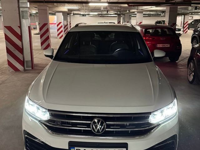 Volkswagen Tiguan - фото 1