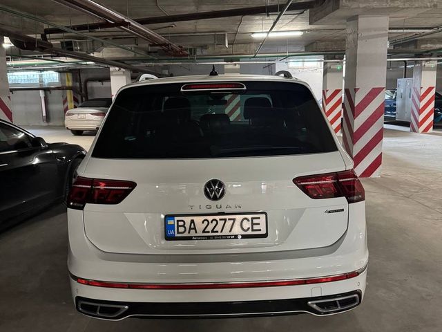 Volkswagen Tiguan - фото 2