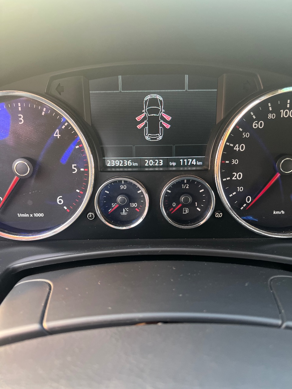 Volkswagen Touareg - фото 12