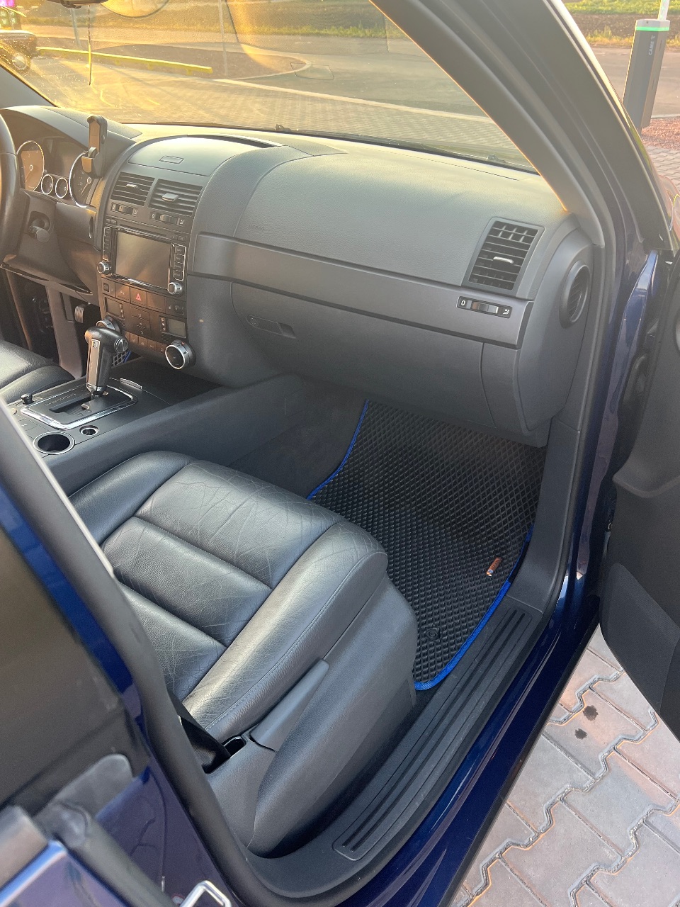 Volkswagen Touareg - фото 8