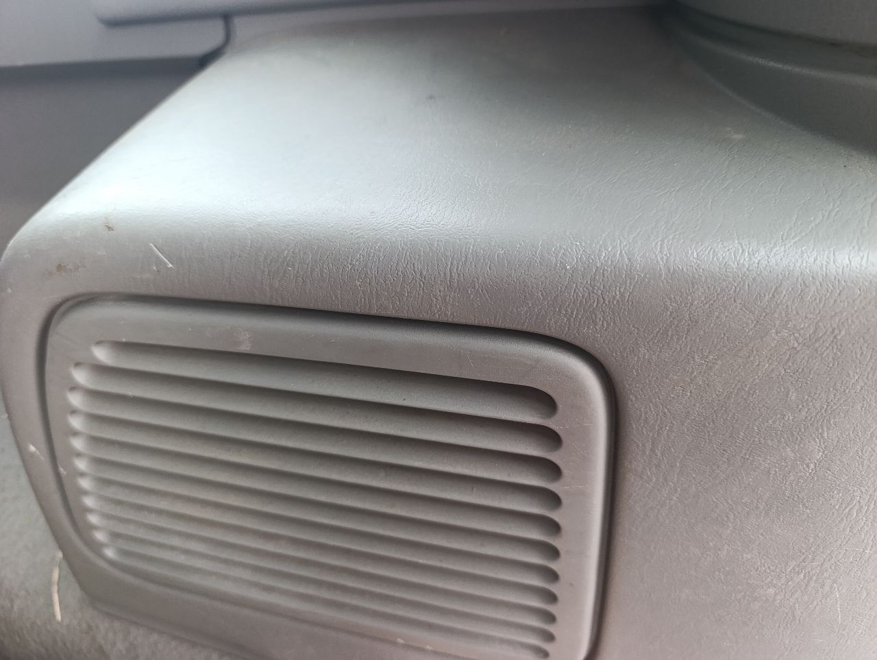 Renault Trafic - фото 24