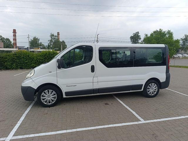 Renault Trafic - фото 1