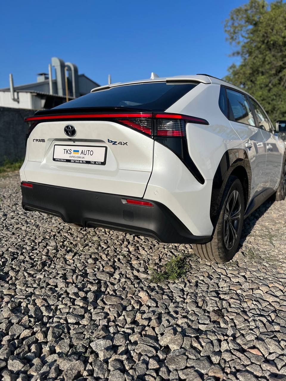 Toyota bZ4X - фото 3