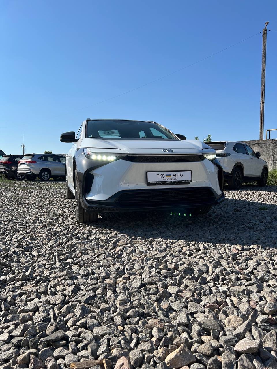 Toyota bZ4X - фото 1