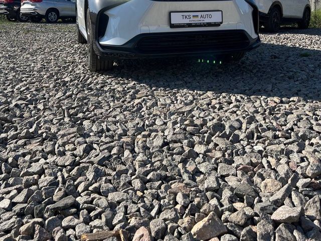 Toyota bZ4X - фото 1
