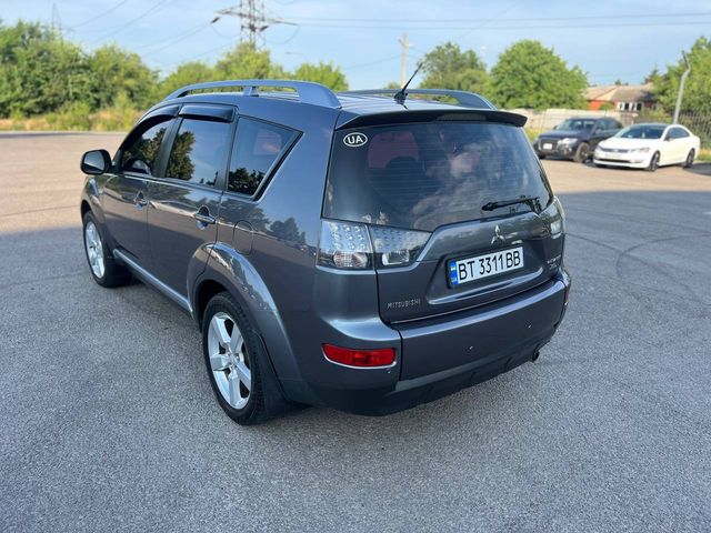 Mitsubishi Outlander - фото 4