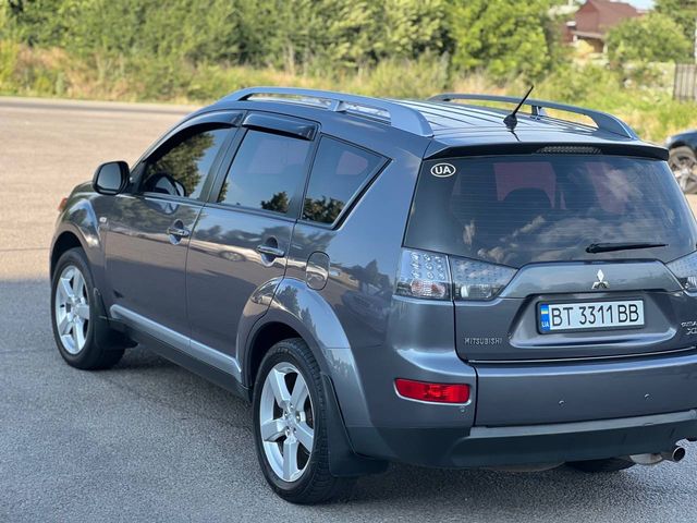 Mitsubishi Outlander - фото 3