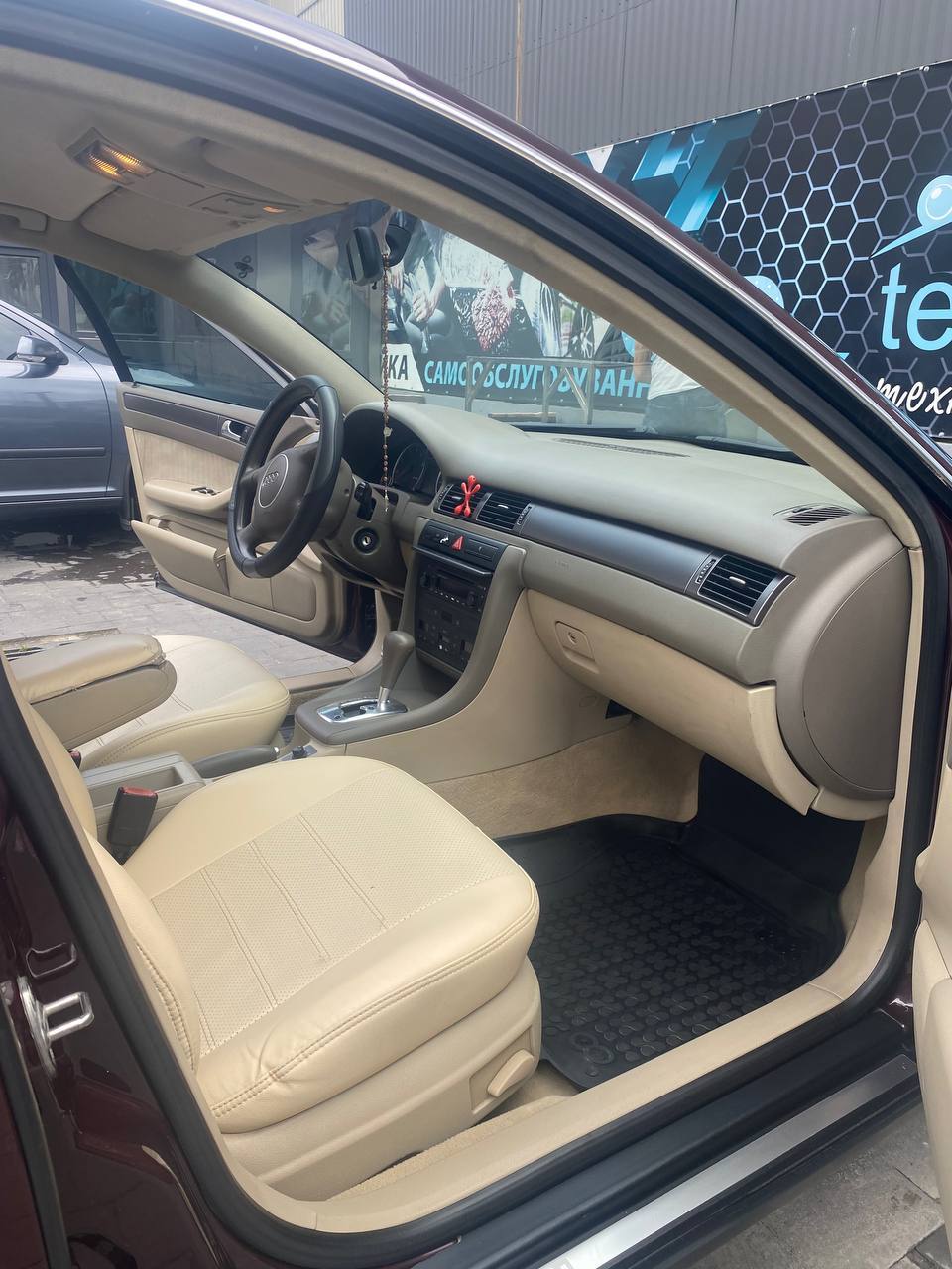 Audi A6 - фото 14