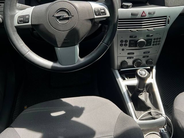 Opel Astra 2012, Чернівці, $6 199 - зображення 5