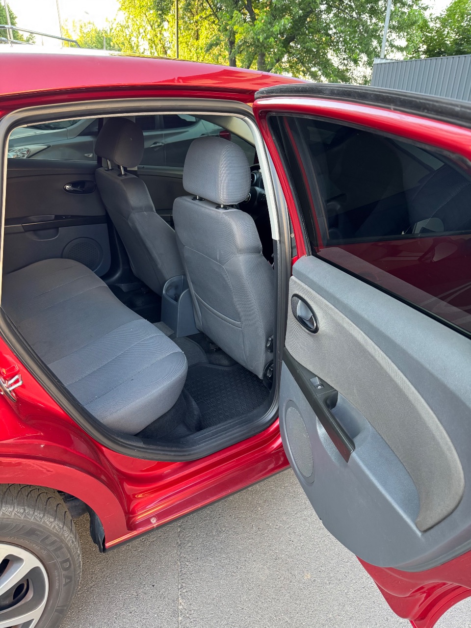 SEAT Leon - фото 1