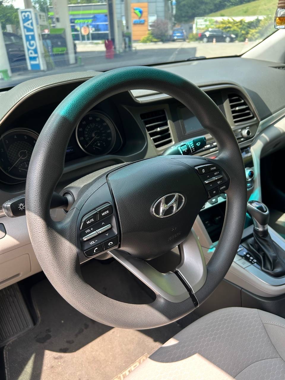 Hyundai Elantra - фото 8