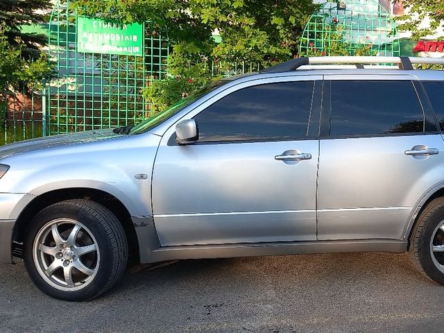 Mitsubishi Outlander - фото 4