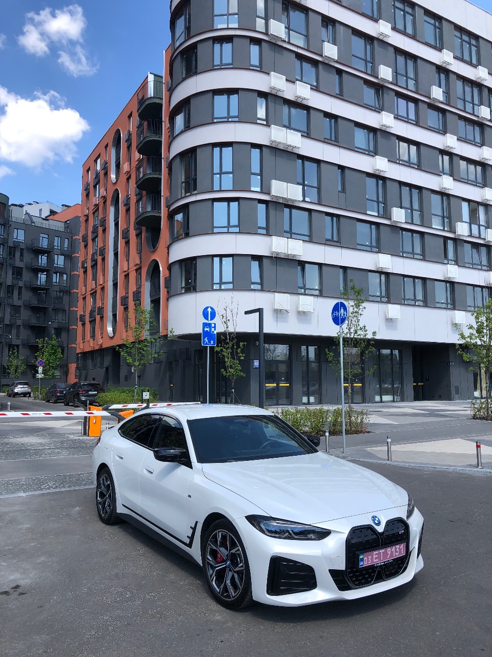 BMW i4 - фото 4