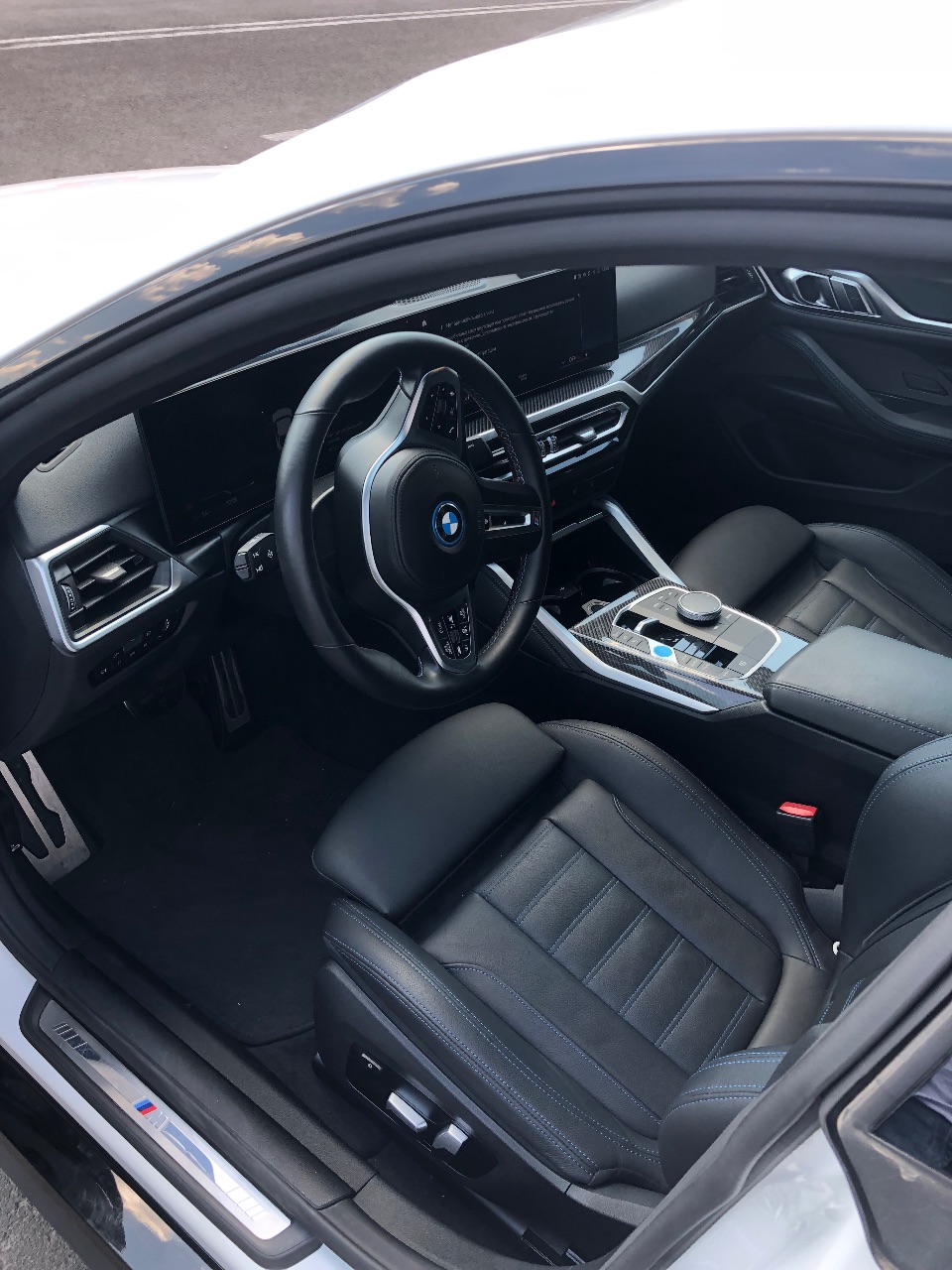 BMW i4 - фото 7
