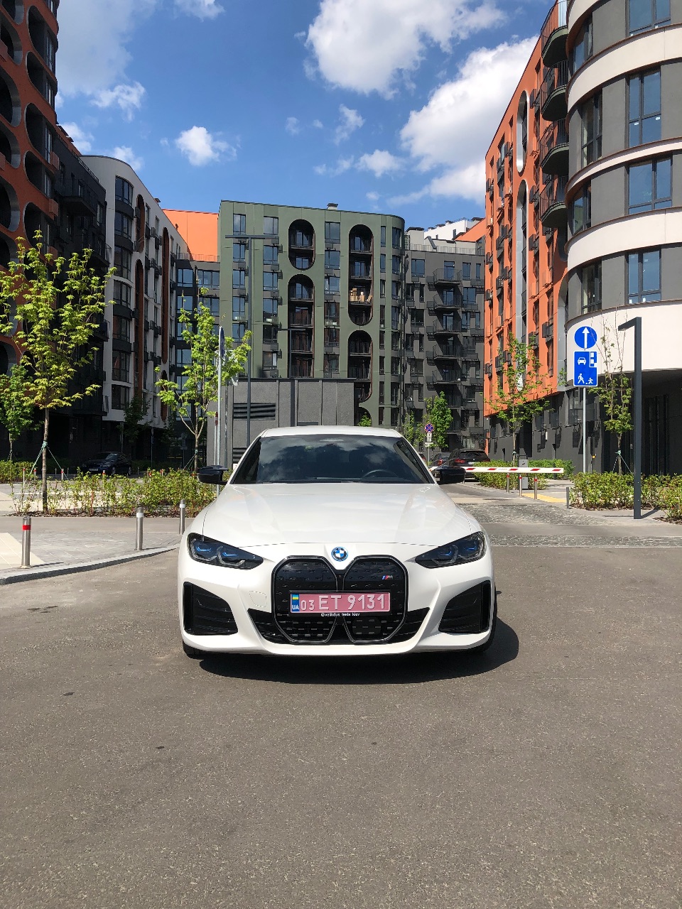 BMW i4 - фото 6