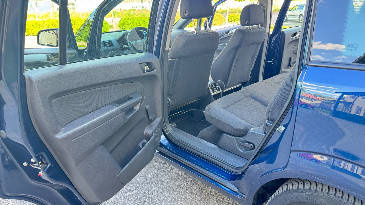 Opel Zafira - фото 12