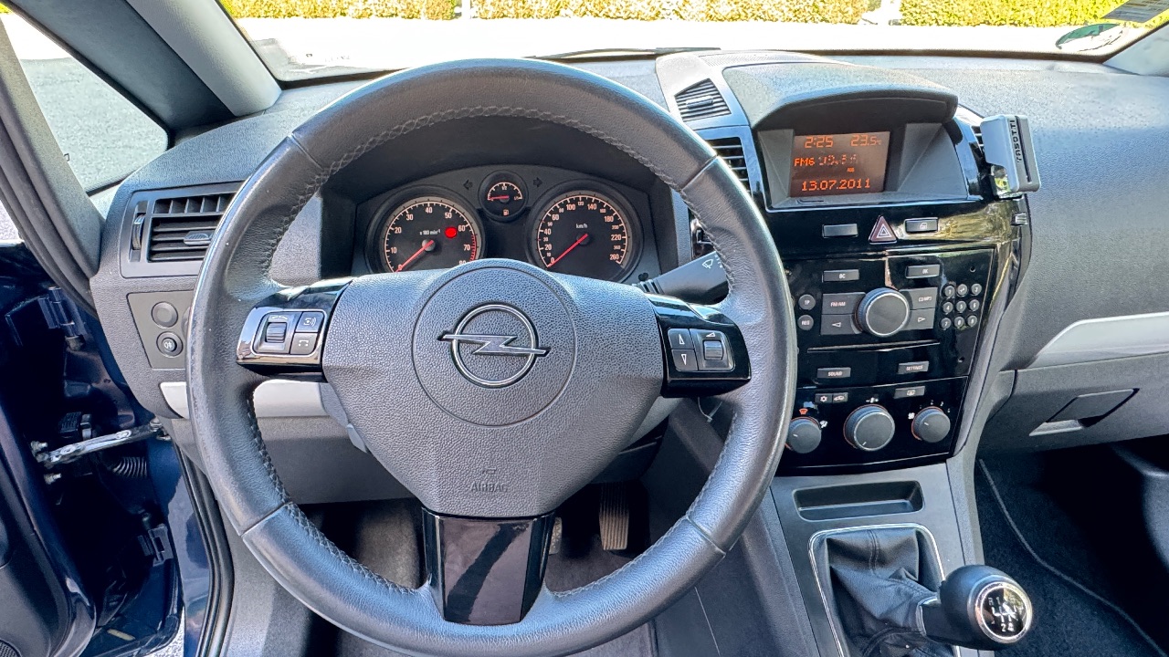 Opel Zafira - фото 23
