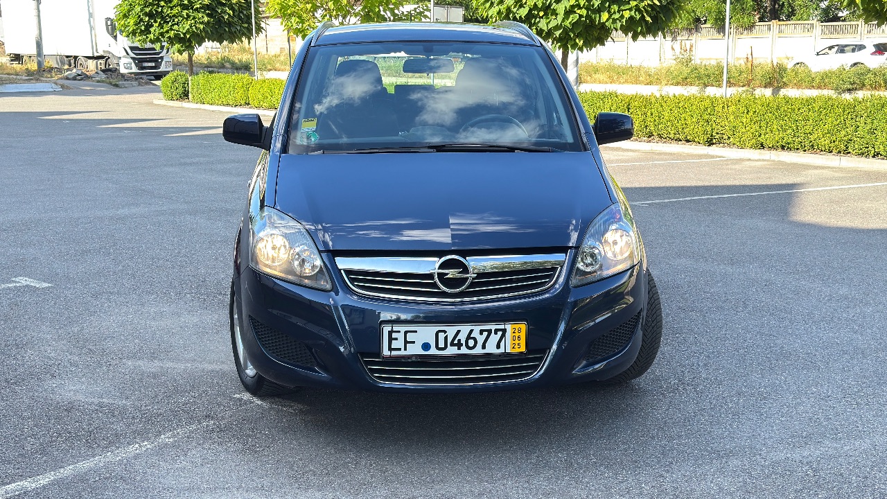 Opel Zafira - фото 24