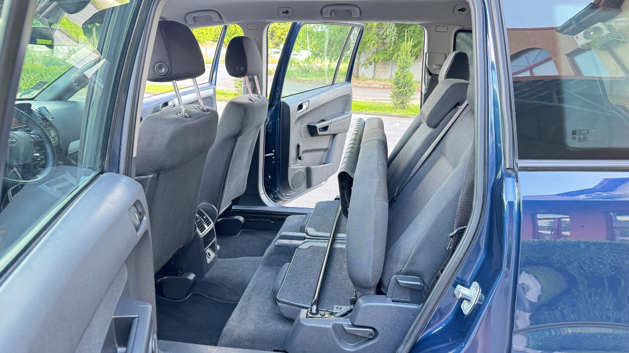 Opel Zafira - фото 22