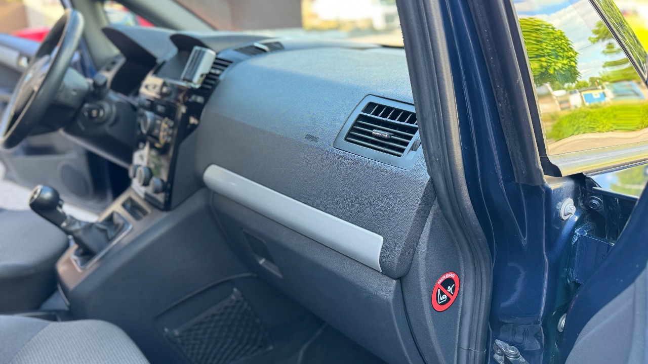 Opel Zafira - фото 13