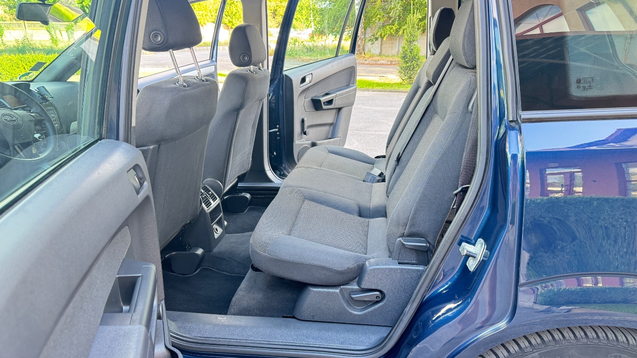 Opel Zafira - фото 16