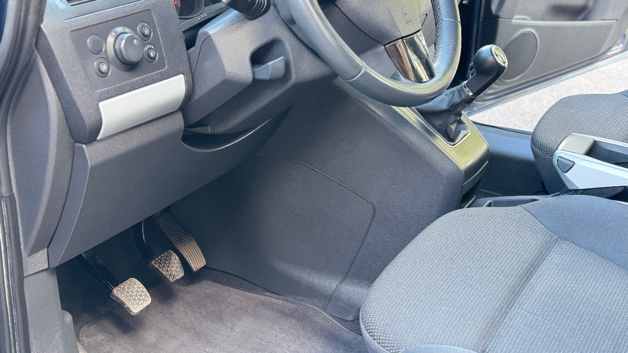 Opel Zafira - фото 5