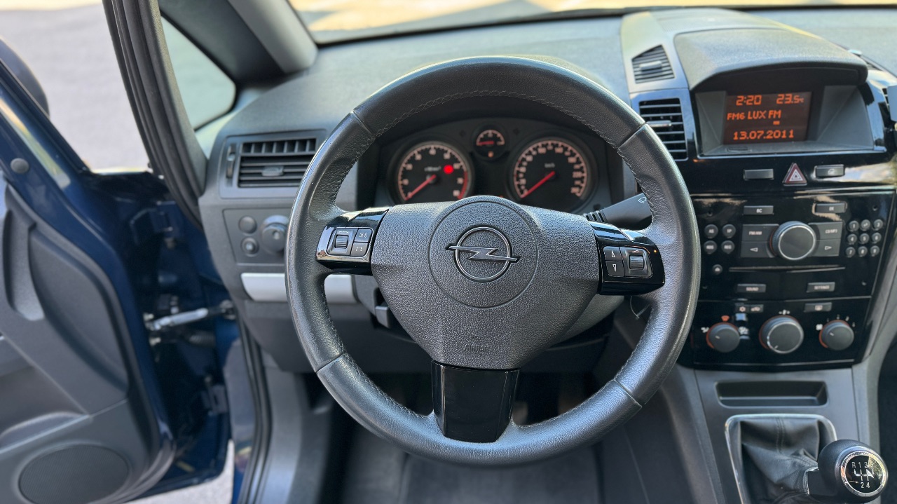 Opel Zafira - фото 8