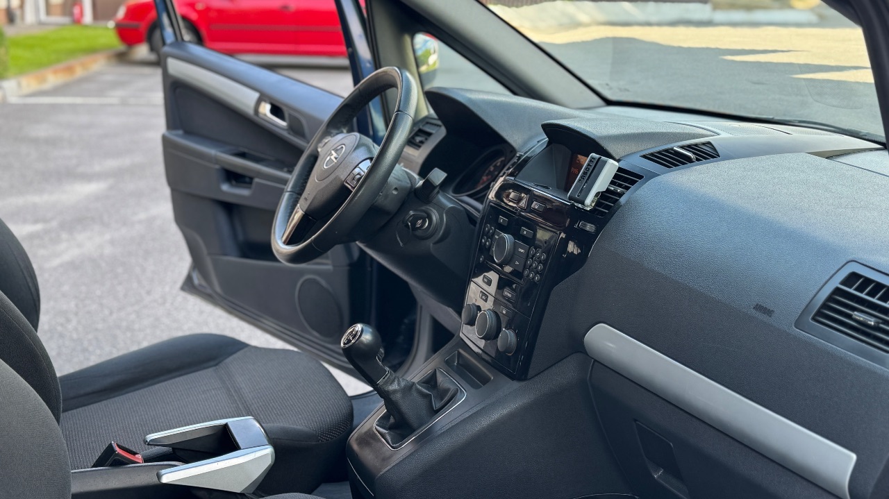 Opel Zafira - фото 11