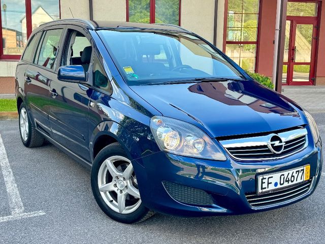 Opel Zafira - фото 1