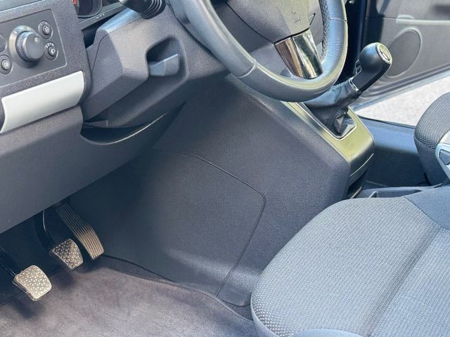 Opel Zafira - фото 5