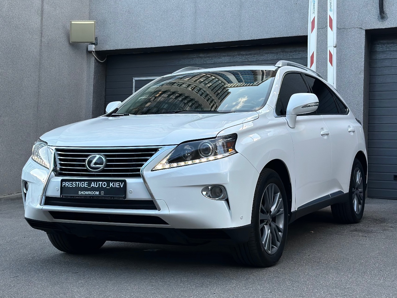 Lexus RX - фото 11