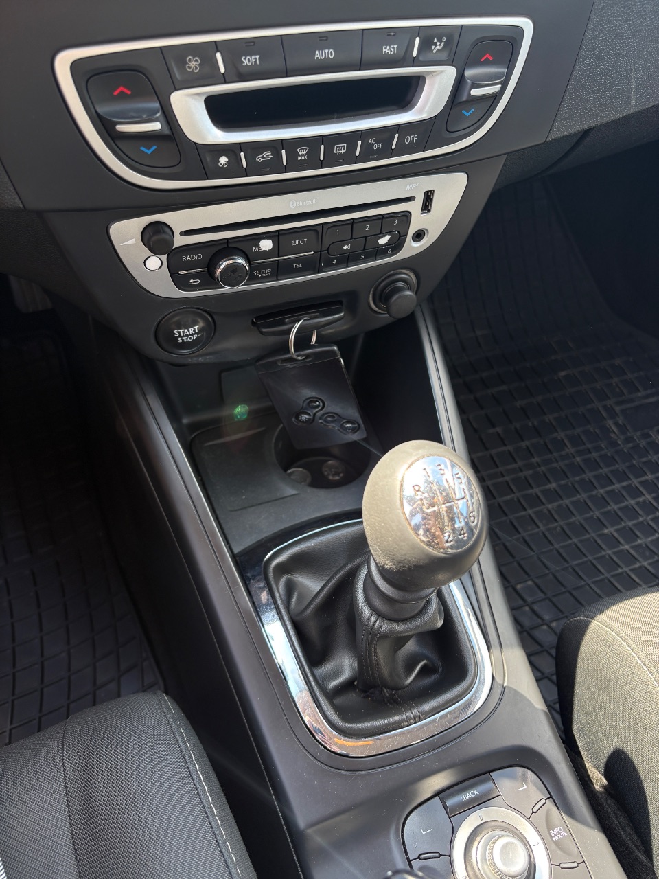 Renault Megane - фото 15